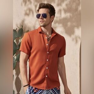 Men’s SHEIN Burnt Orange Collared Button-Down Short Sleeve Shirt. Size Medium